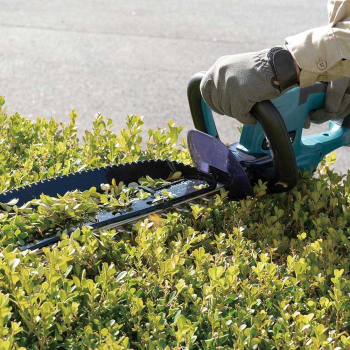 Makita 18V LXT Cordless Hedge Trimmer Kit with 5.0Ah Battery and Charger – Professional Garden Power Tool